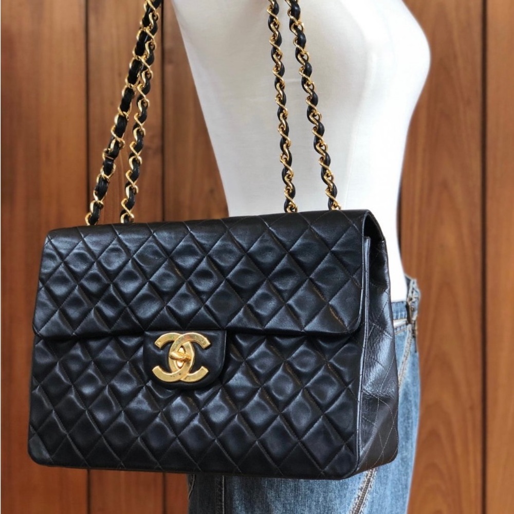 Wonderful condition vintage Chanel lambskin JUMBO XL 90’s single flap handbag.